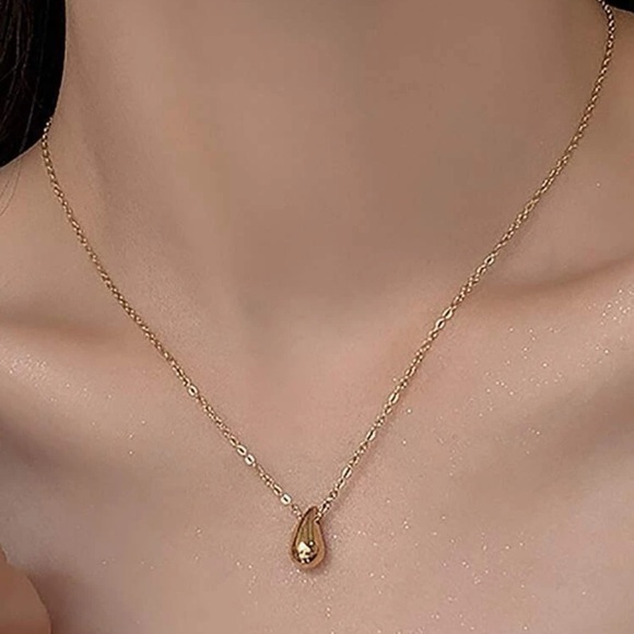 Water Drop Charm Necklace Golden Chain - Picture 1 of 6